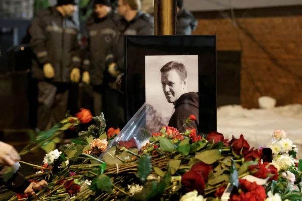 Igreja Ortodoxa Russa suspende padre que orou no túmulo de Navalny