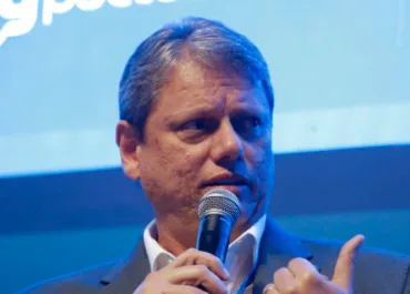 Brasil caminha para um parlamentarismo, diz Tarcísio de Freitas
