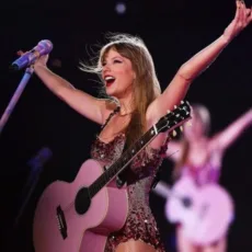 Câmara aprova “Lei Taylor Swift” que criminaliza o cambismo