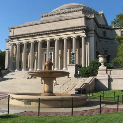 Após protestos antissemitas, Universidade de Columbia terá aulas online