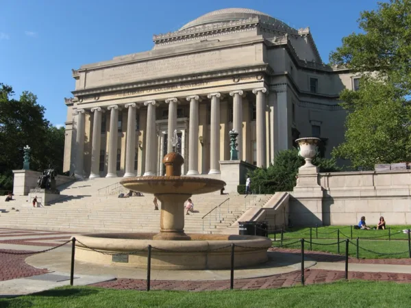 Após protestos antissemitas, Universidade de Columbia terá aulas online