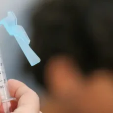 Saúde tem 8 dias para não jogar fora 103 mil vacinas contra a dengue