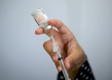 Pasta da Saúde fecha acordo com Moderna para compra de 12,5 milhões de vacinas contra covid