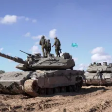 Israel ignora alertas internacionais e continua ofensiva em Rafah
