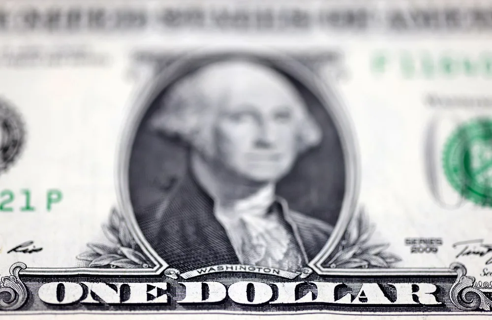 Dólar hoje volta a operar em queda com atenção a dados de inflação nos EUA