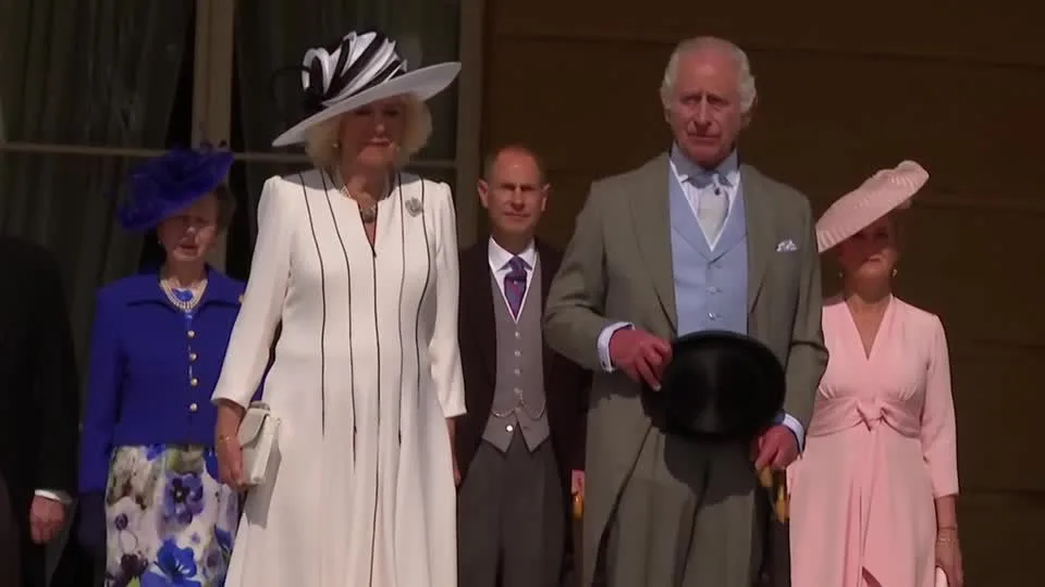 Rei Charles e rainha Camilla dão festa real no jardim do Palácio de Buckingham