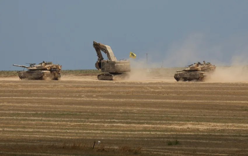 Tanques israelenses avançam em Rafah e civis desabrigados fogem novamente