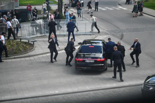 Primeiro-ministro da Eslováquia é baleado e ferido, informa agência TASR