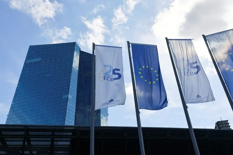 Indicador salarial da zona do euro acelera e reforça argumentos de cautela do BCE