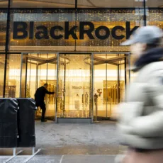 BlackRock “sob ataque”: Gestora trava luta contra Boaz Weinstein