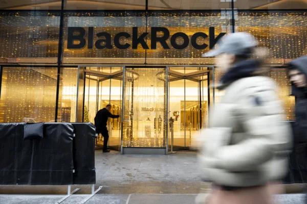 BlackRock “sob ataque”: Gestora trava luta contra Boaz Weinstein
