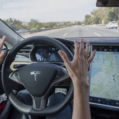 Tesla deve enfrentar ação por propaganda enganosa de seus carros autônomos