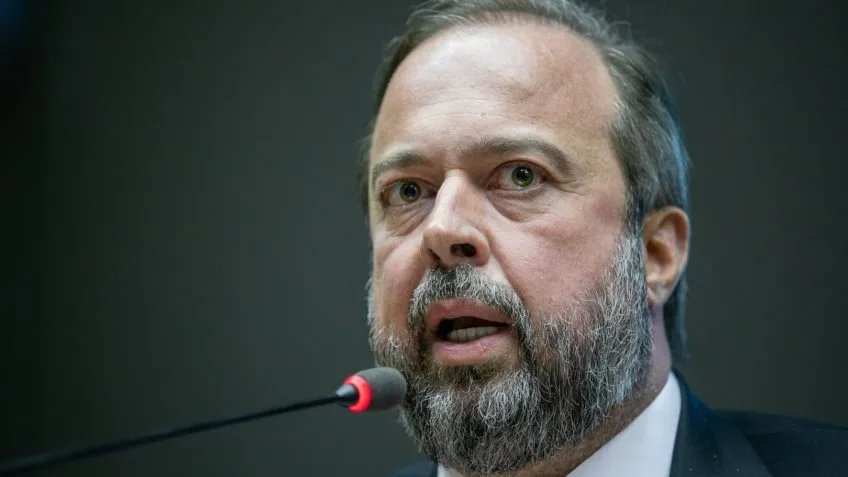 Silveira quer Petrobras focada em “dever social” na era Chambriard