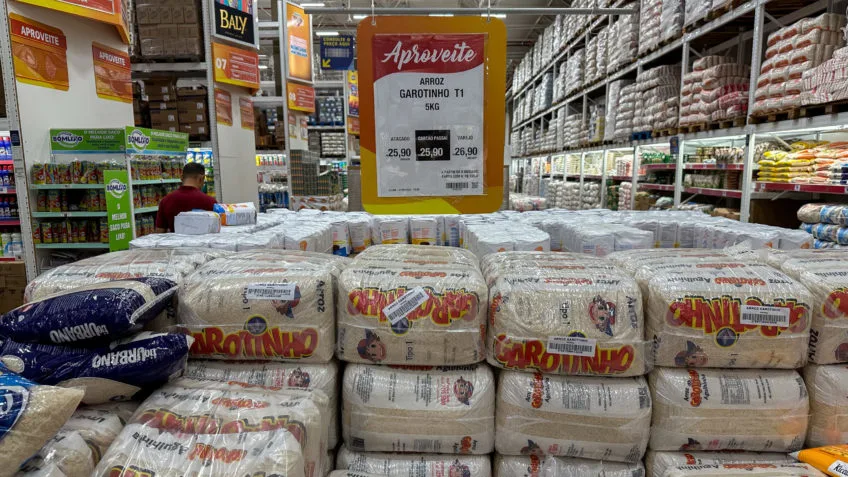 Preço do arroz subiu 11,31% durante catástrofe no RS, diz Abras