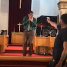 Vídeo: Homem tenta atirar em pastor nos EUA
