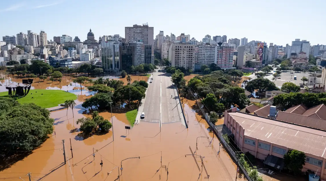 Mortes confirmadas por enchentes no RS sobem para 165; há 64 desaparecidos