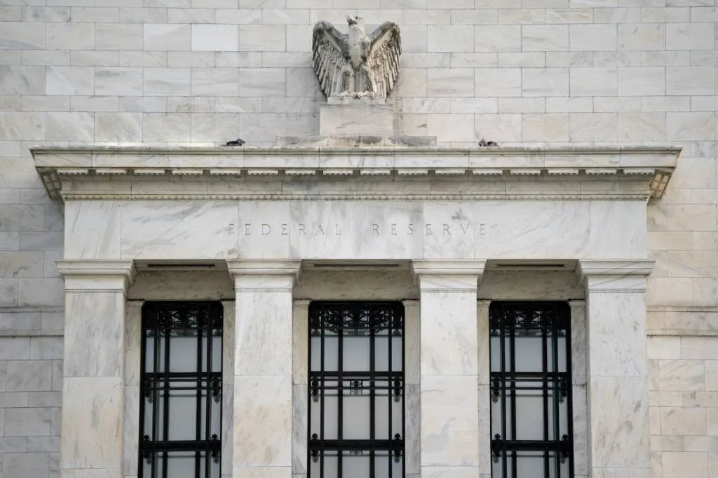 Reguladores e setor bancário dos EUA devem focar em riscos essenciais, diz diretora do Fed