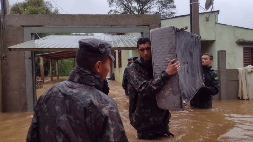 Sobe para 13 número de mortos por chuvas no Rio Grande do Sul