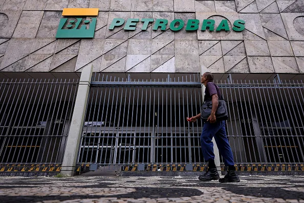 Petrobras aprova saída de Prates e destitui CFO; nomeia Coppetti como CEO interina
