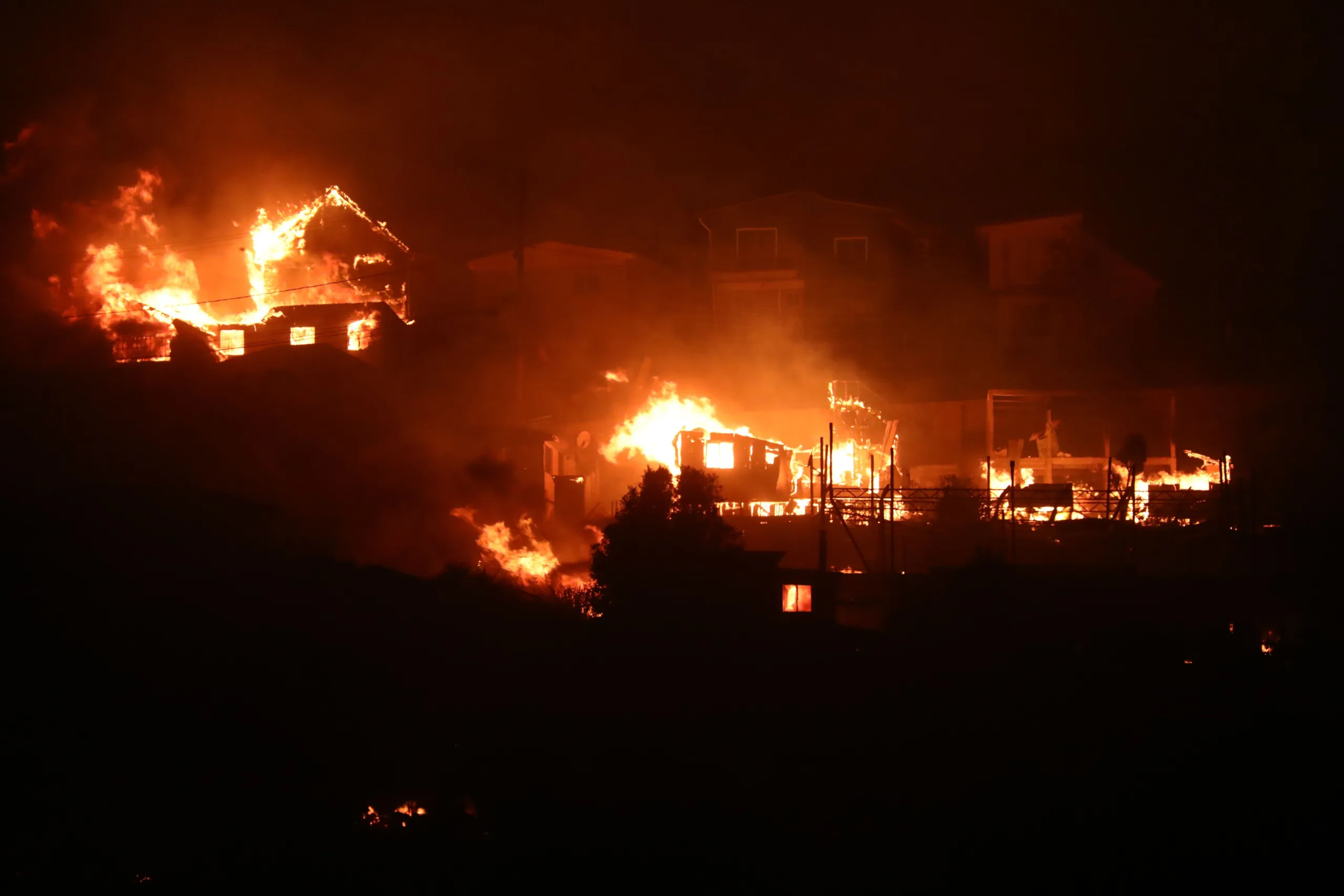 Chile prende bombeiro e agente acusados de provocarem incêndios que mataram 130 pessoas