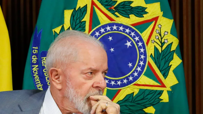 Lula diz ser necessário baratear o preço dos carros no Brasil