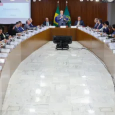 Saiba onde cada ministro sentou à mesa em reunião emergencial com Lula