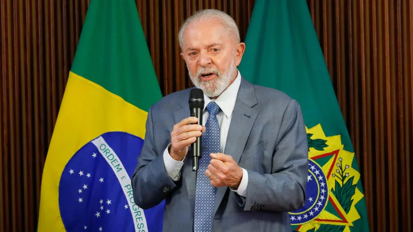 Precisamos conter os riscos da inteligência artificial, diz Lula