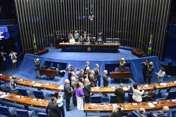 Com acordo entre governo e oposição, votação de veto ao fim das “saidinhas” é adiada