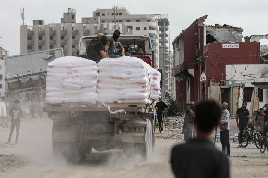Centenas de caminhões de ajuda humanitária entram em Gaza, afirma Israel