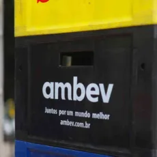 Ambev (ABEV3) recomprará até 24 milhões de ações