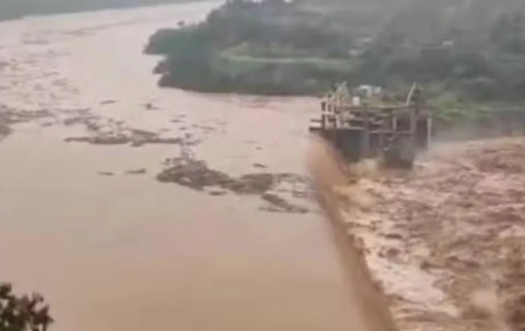 Desastre climático: força das águas causa rompimento de barragem no Rio Grande do Sul