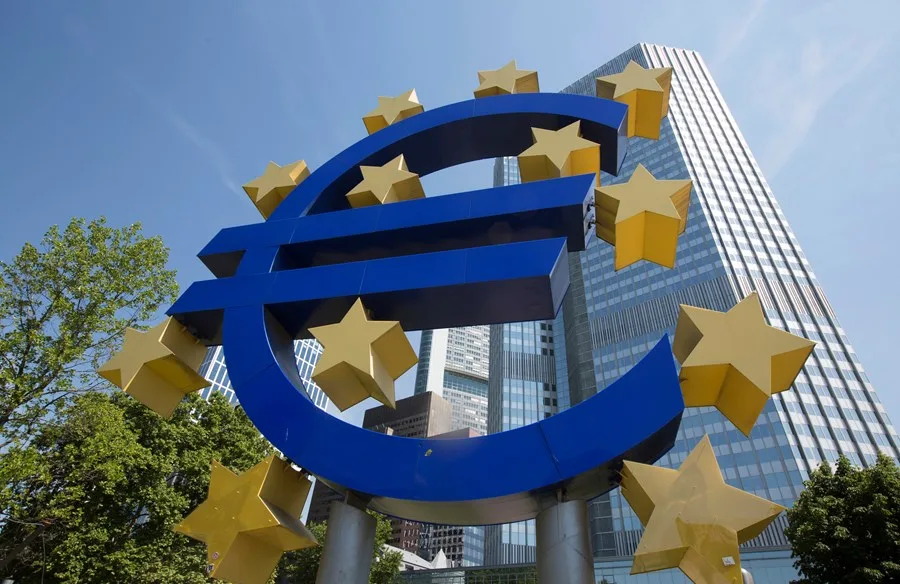 Diretor do BCE prevê apenas 3 cortes nas taxas de juros no ano, com economia forte 