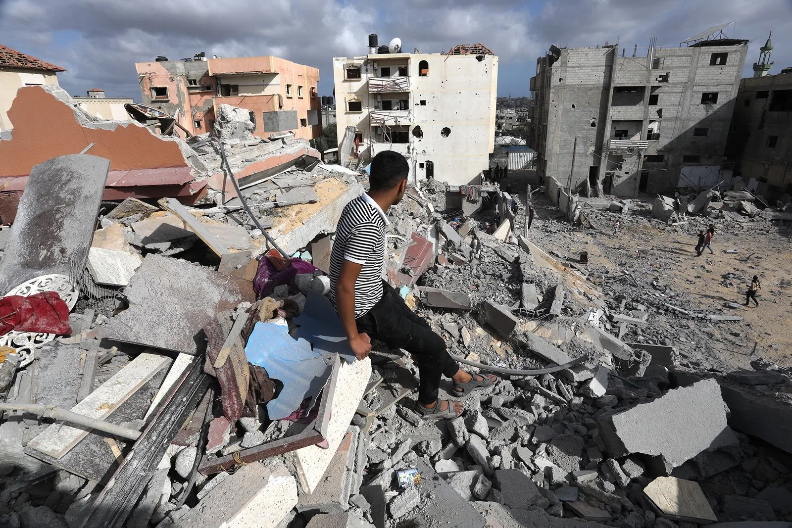 Moradores começam a fugir de Rafah após militares israelenses ordenarem saída