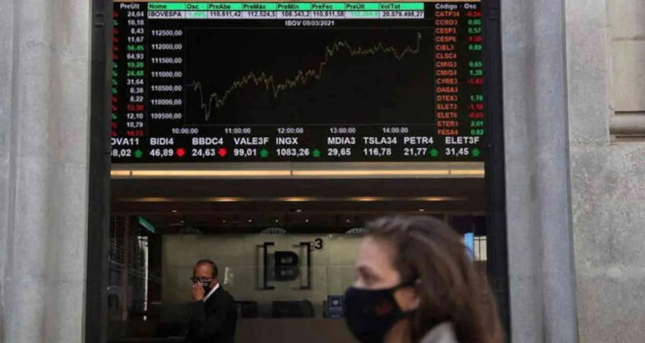 Ibovespa em dólar opera na contramão de Wall Street; confira desempenho das ADRs