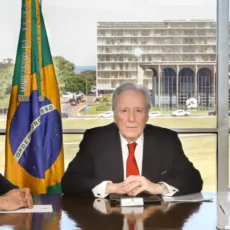 Eduardo critica Lula e ministros em reunião com Lewandowski