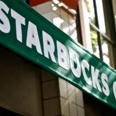 Justiça penhora 40% do salário de R$ 130 mil de ex-operador da Starbucks