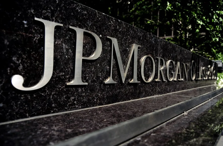 “Ambiente mais complicado”: JPMorgan espera alta na receita de juros, mas vê riscos