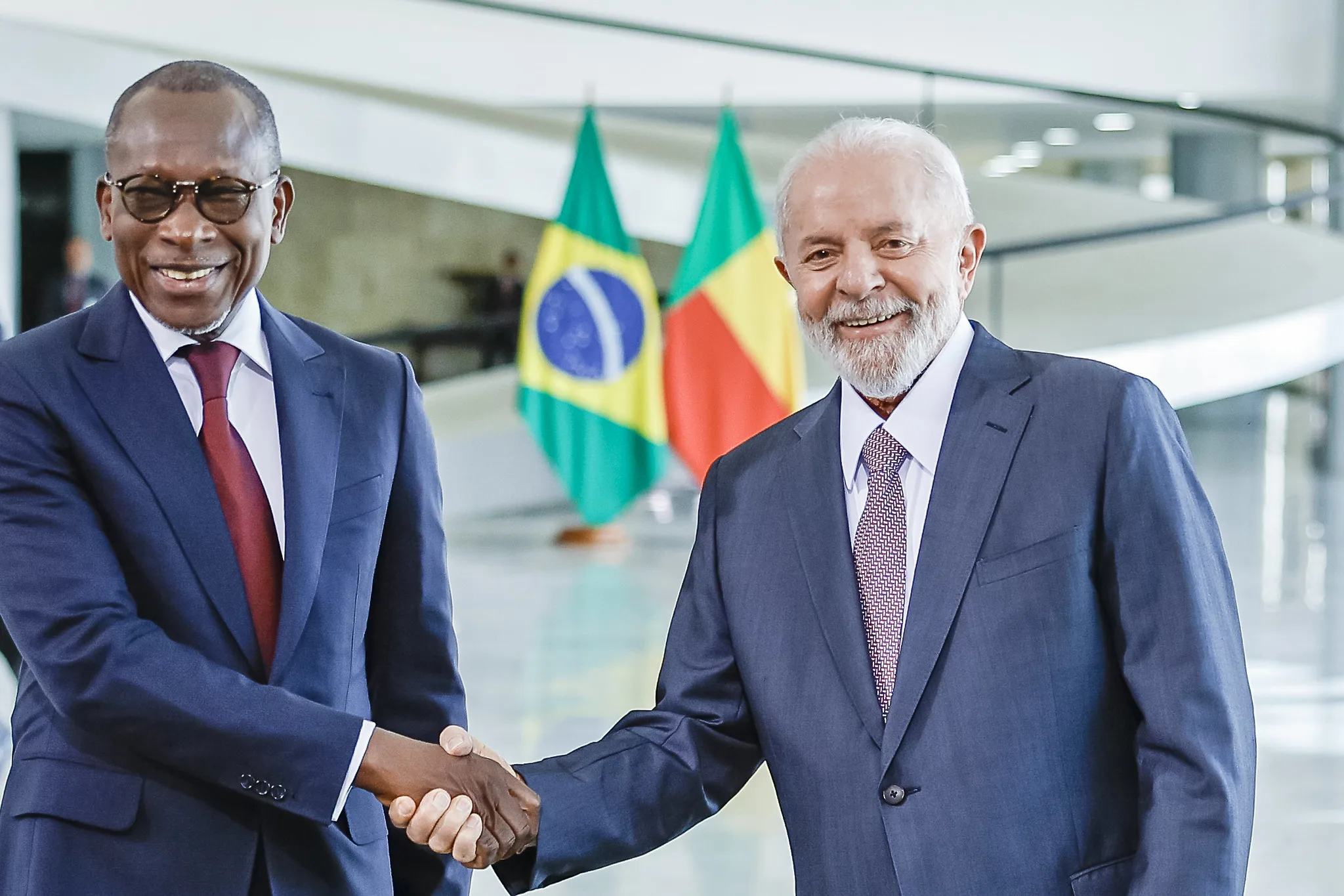 “Somos parceiros naturais da África”, diz Lula ao receber presidente do Benin