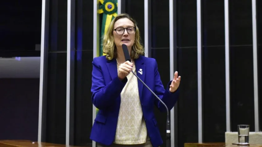 Maria do Rosário fala em “segregação” com cidades provisórias no RS