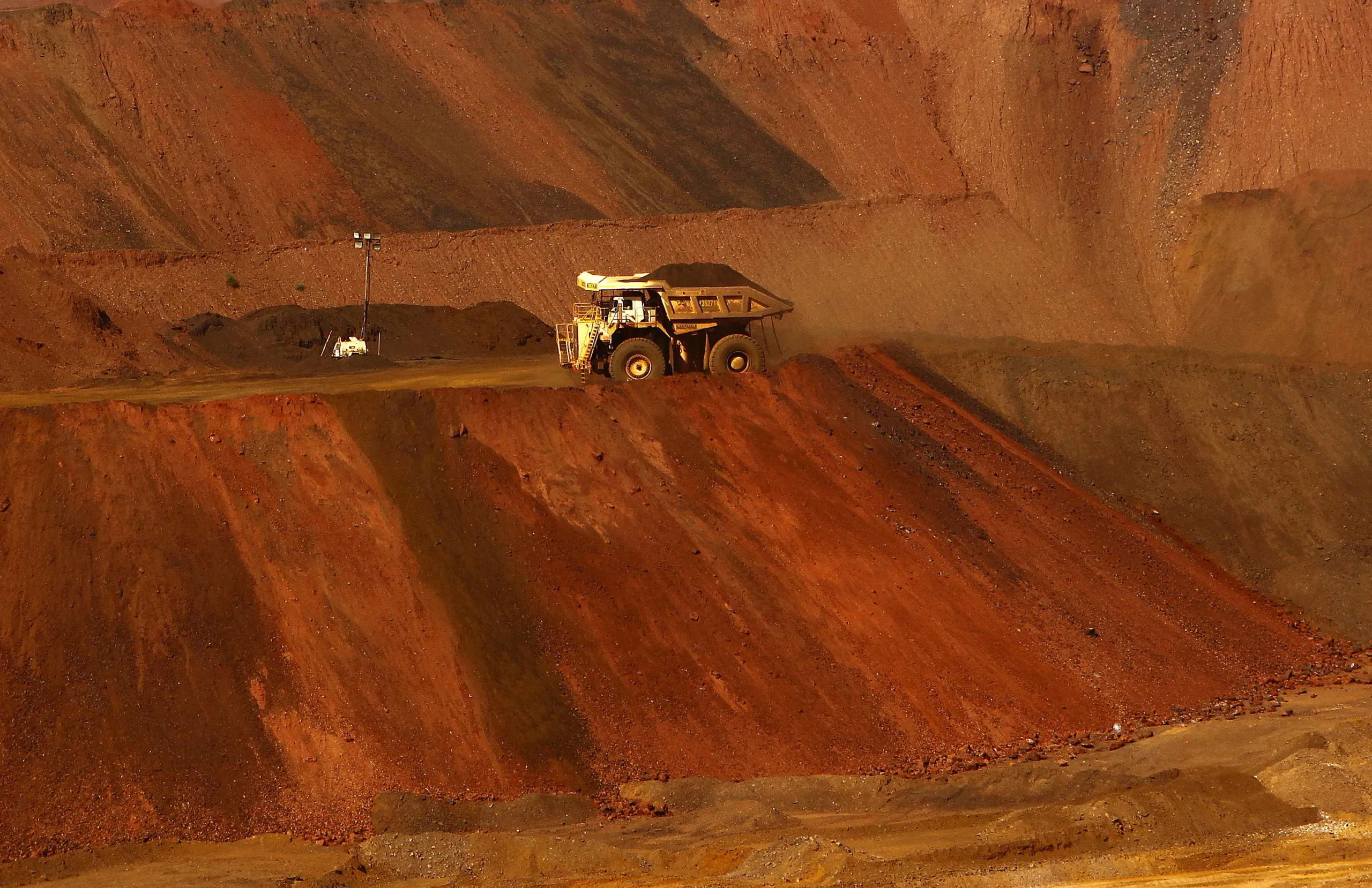 Minério de ferro amplia queda em Dalian apesar de mais estímulo imobiliário na China