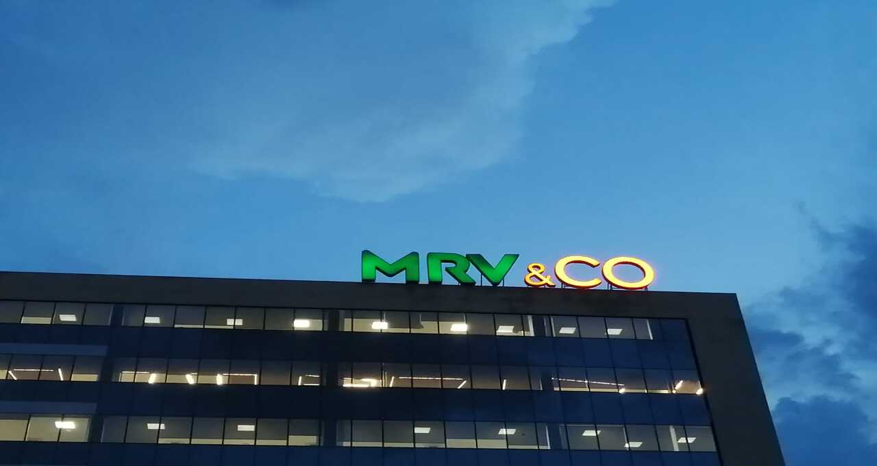 MRV (MRVE3) apresenta prejuízo de R$ 167,6 milhões no 1T24, pressionada por operações com derivativos