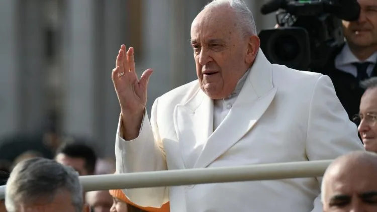 Papa Francisco pede desculpas por criticar “viadagem” no Vaticano