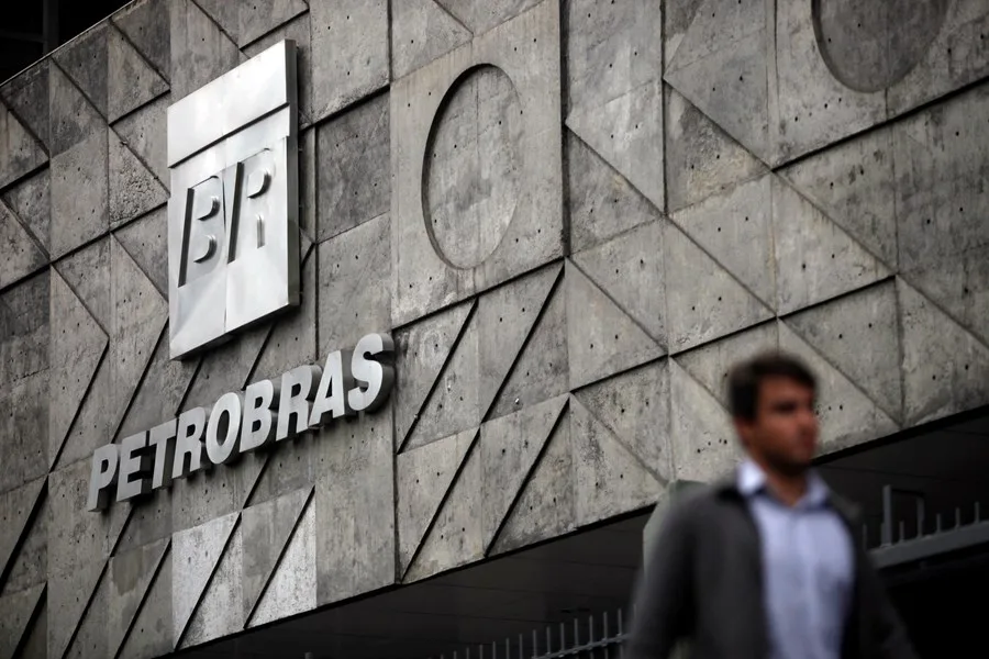 É hora de vender Petrobras? E como ficam os dividendos? Veja o que fazer com papel