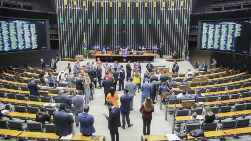 Câmara aprova taxação de 20% sobre comprinhas de até US$ 50