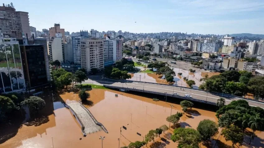 ONG Eco pelo Clima faz protesto por “descaso de governantes” no RS