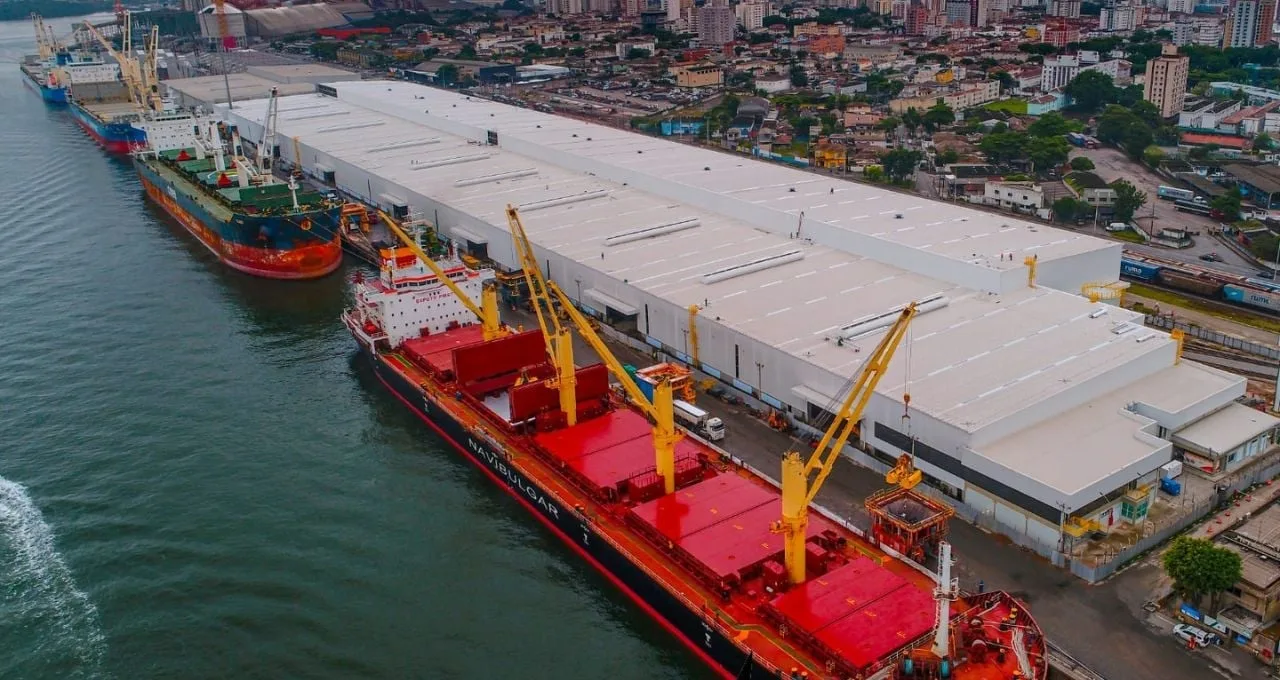 Rumo (RAIL3) vende 50% de terminal no Porto de Santos para consórcio; confira detalhes e valores