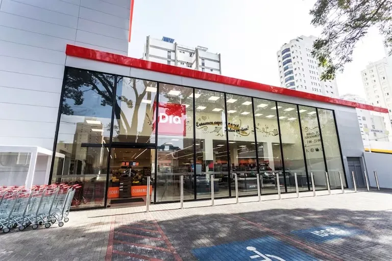 Rede de supermercados Dia fecha acordo para vender operações no Brasil