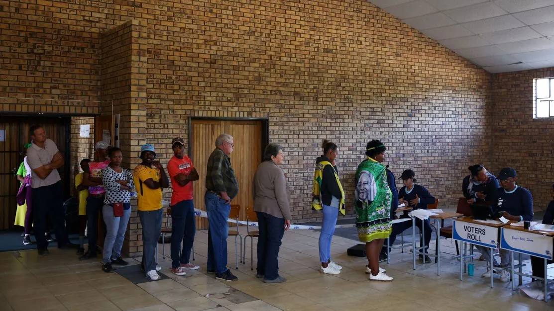 Sul-africanos vão às urnas em eleição que pode tirar maioria de partido de Mandela