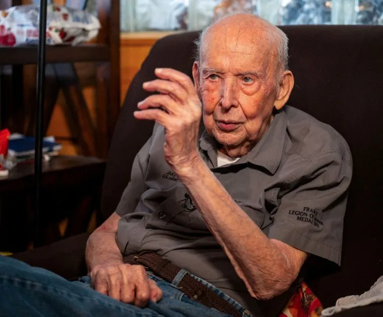 Aos 101 anos, veterano norte-americano vai à França para 80º aniversário do Dia D