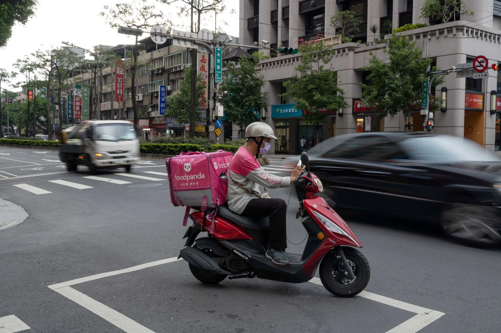 Uber compra Foodpanda, negócio de delivery de Taiwan